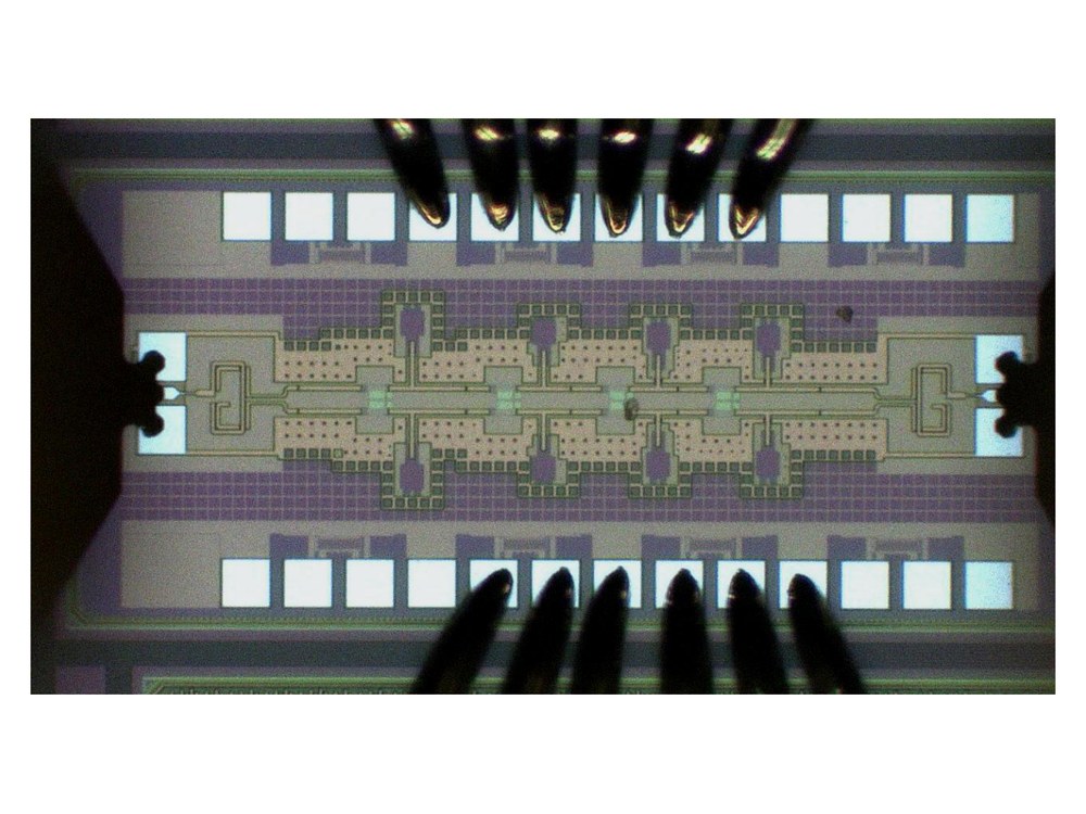 J-Band LNA for J-Band RX system (G2 technology)